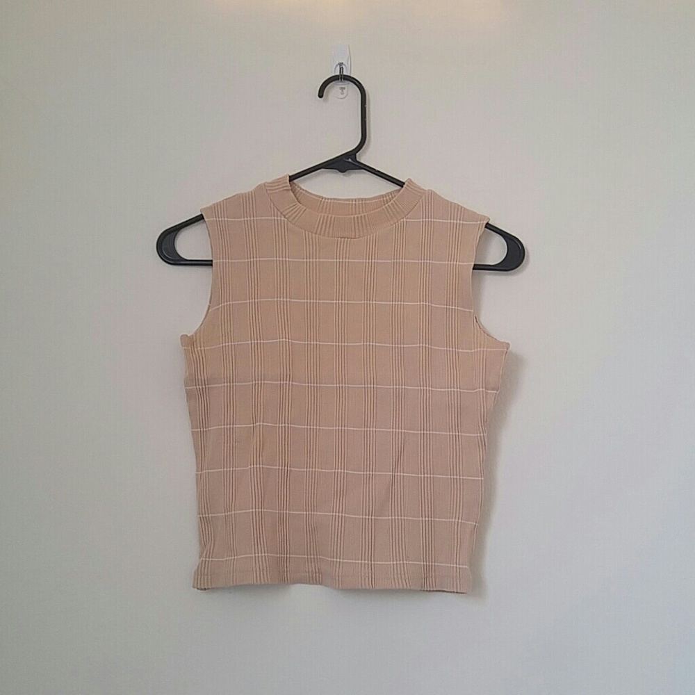 Stretchy sleeveless crop top